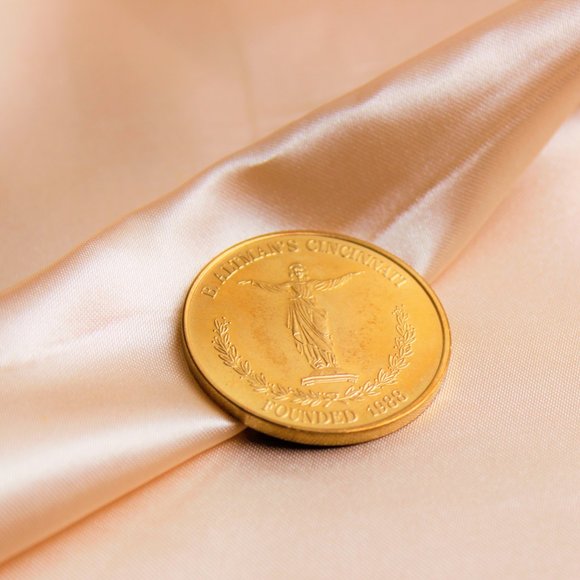 🌺1865-1988 Altman's Commemorative Cincinnati Token - Picture 3 of 10